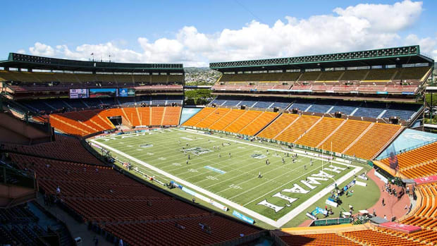 hawaii-football-coaching-staff-nick-rolovich.jpg